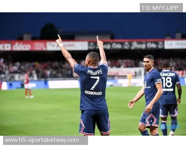 姆巴佩精彩戏耍对手轻松过人射门展现超强个人能力