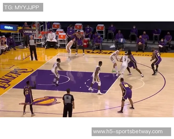 戴格诺特盛赞乔治进攻风格丝滑兼具防守能力展现顶级篮球水平