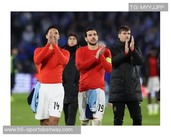 赖因德斯社媒庆祝照调侃节日增进球而非体重引发热议