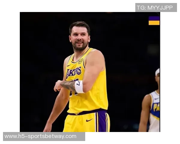 瑞安内姆哈德连续两场15分10助攻成队史第二新秀追平东契奇辉煌表现 瑞安内姆哈德连续两场15分10助攻成队史第二新秀追平东契奇辉煌表现